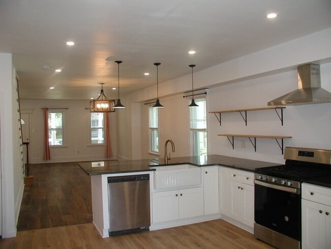 Photo - Beautiful 3 Bed - 1.5 Bath in Collingswood!