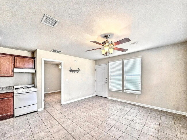 Photo - "Cozy 1-Bedroom Gem in San Marcos - Modern Comfort in 500 Sq Ft!"