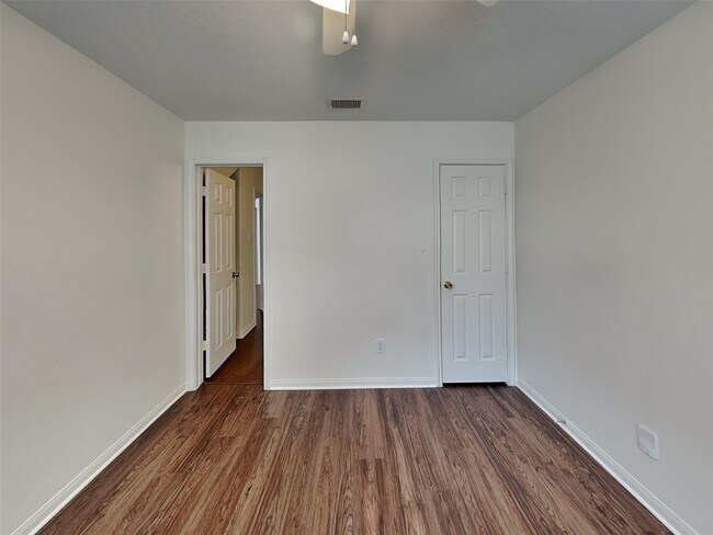Photo - 3631 Barkers Crossing Ave