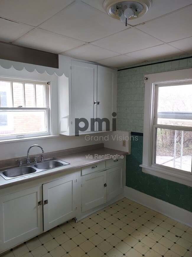 Photo - 2143 E Wood St