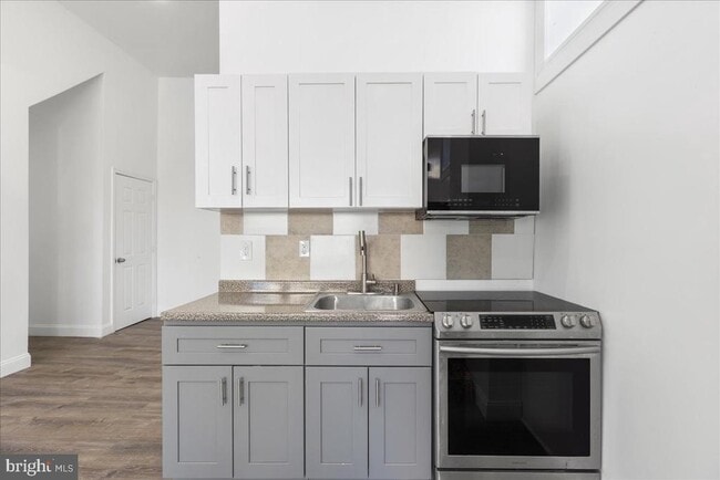 Photo - 6940 Woodland Ave