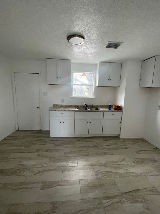 Photo - 5102 Myrtlewood St