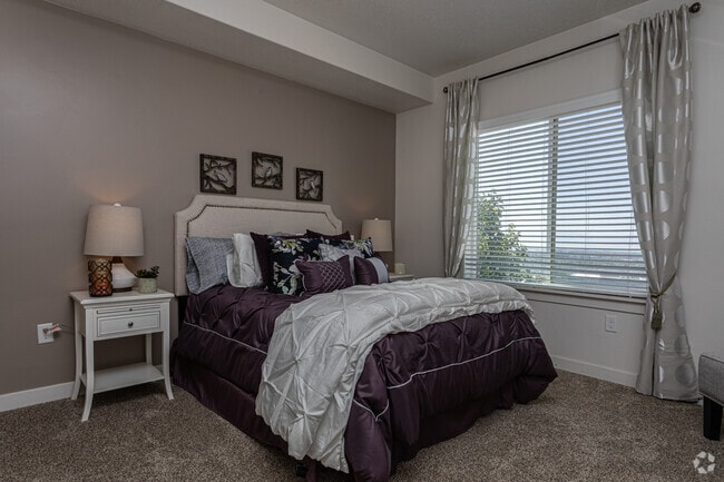 1BR, 1BA - 747 SF