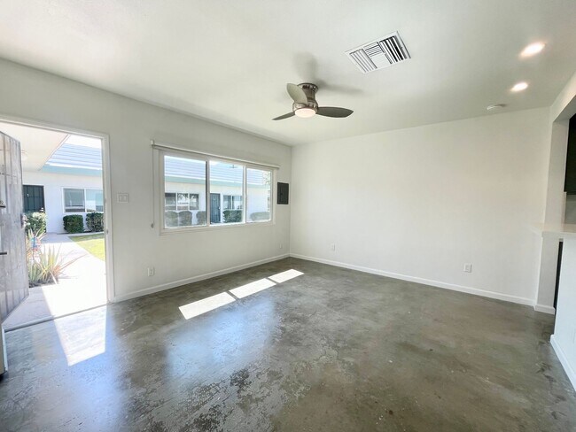 Photo - AVAILABLE NOW! Studio Apartment in Palm Sp... Unit 5