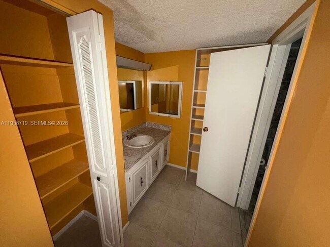 Photo - 4848 NW 24th Ct Unidad 232