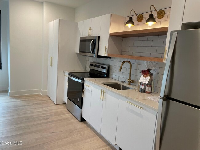 Photo - 385 Broadway Unidad 304