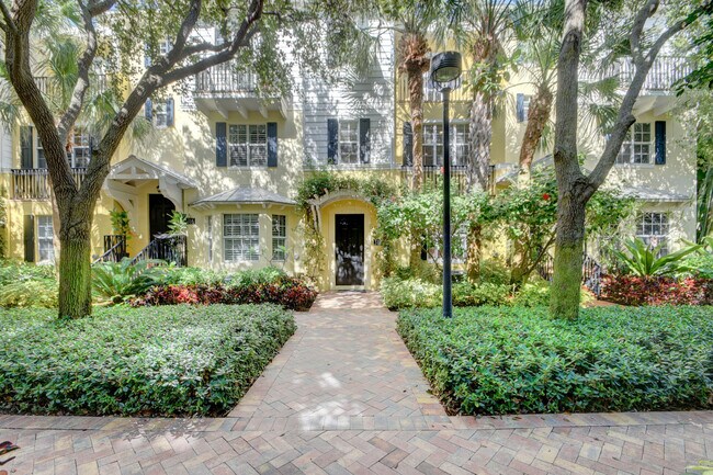 Photo - 312 N Bromeliad