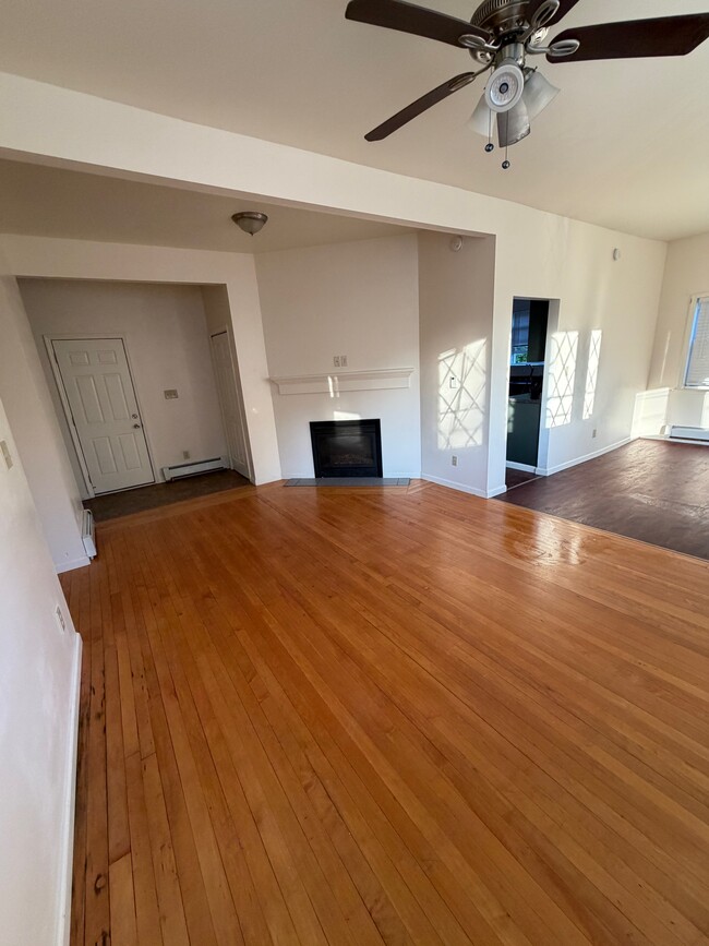 Living/Dining - 15 Alder Ave Unit 1