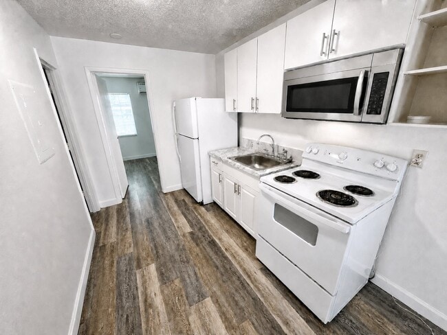 Photo - 2385 Leon Ave