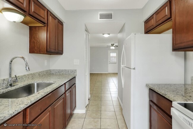 Photo - Cozy 2 Bedroom Apartment in Eagle Lake Unit 2270