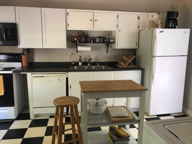 Photo - 860 N Chase St