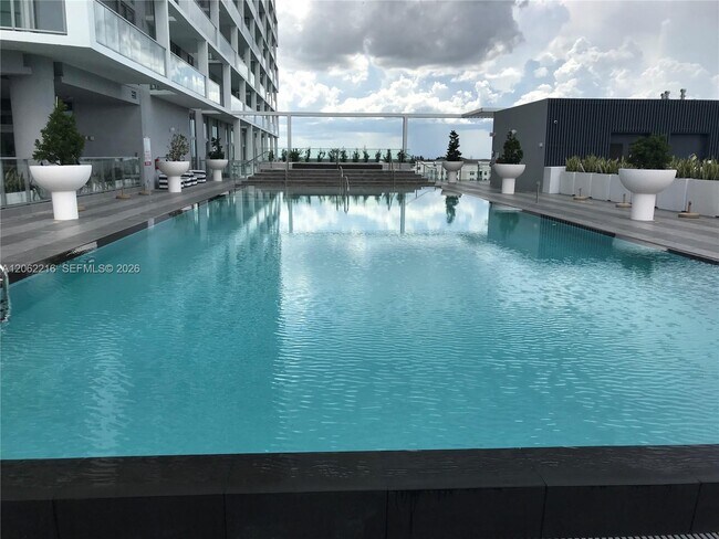 Photo - 2000 Metropica Wy Unit 2010