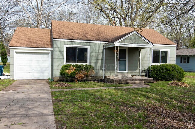 Building Photo - 2 Bedroom 1 Bath located in West Coffeyville Rental