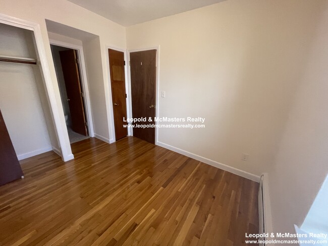 Building Photo - 164 North Beacon St Rental
