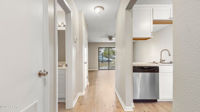 Photo - 5113 E 10th St