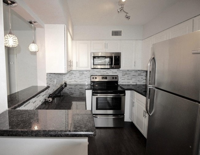 Building Photo - 4206 Newton Ave Unit 111