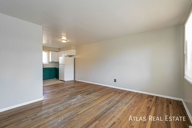 Photo - 1665 Fenton St