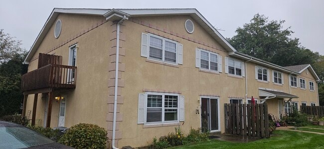 1142 Greenwood Cir