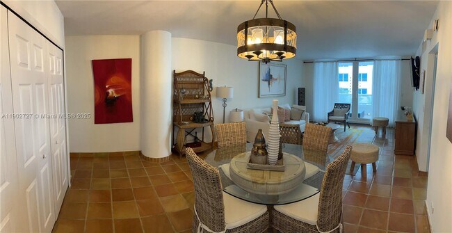 Photo - 5005 Collins Ave Unidad 923