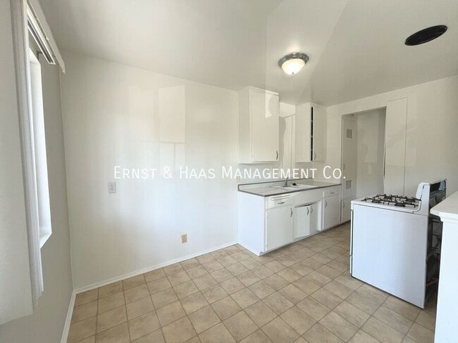 Photo - 2909 E 6th St Unidad #D