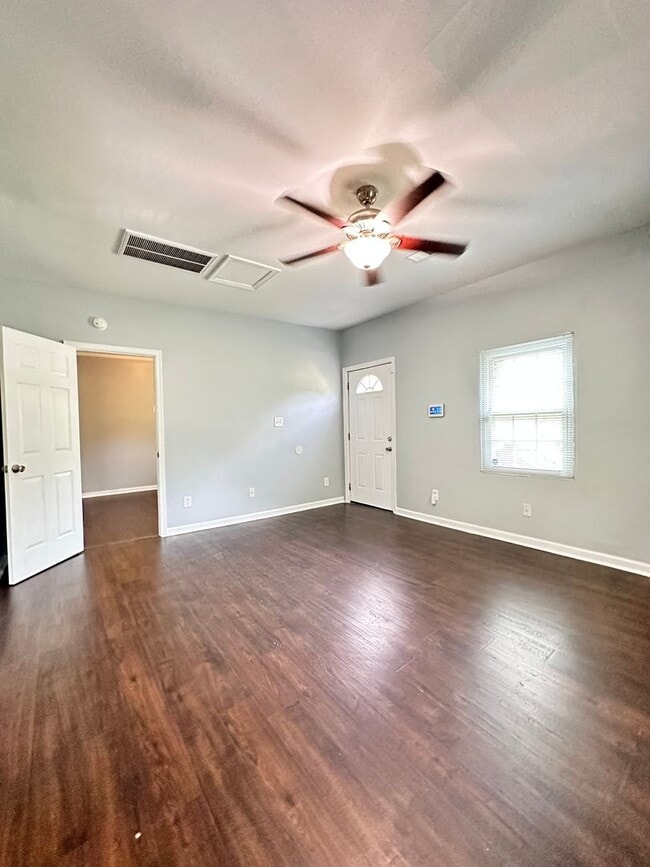 Photo - 934 5th St SW