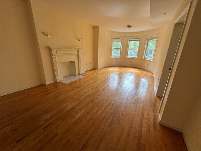Building Photo - 1406 Beacon St Unit 2