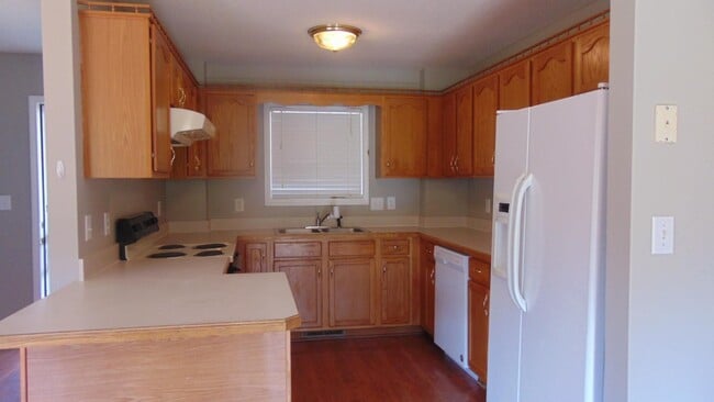 Photo - 3 Bedroom 2 Bathroom sitting on 1.08 acres!!