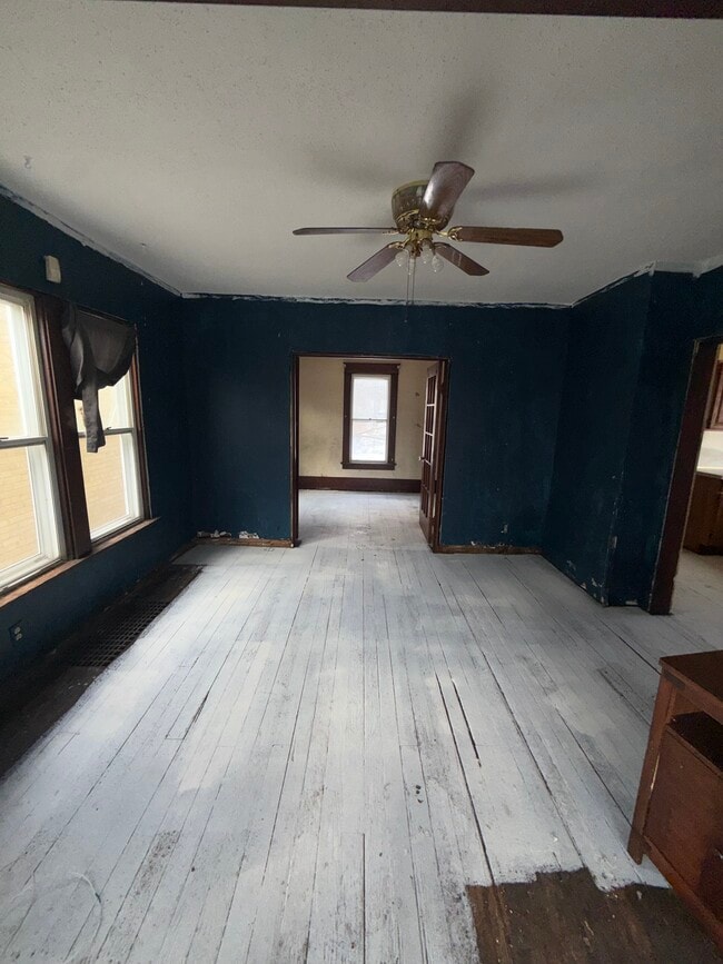 Photo - 111 E Livingston Dr