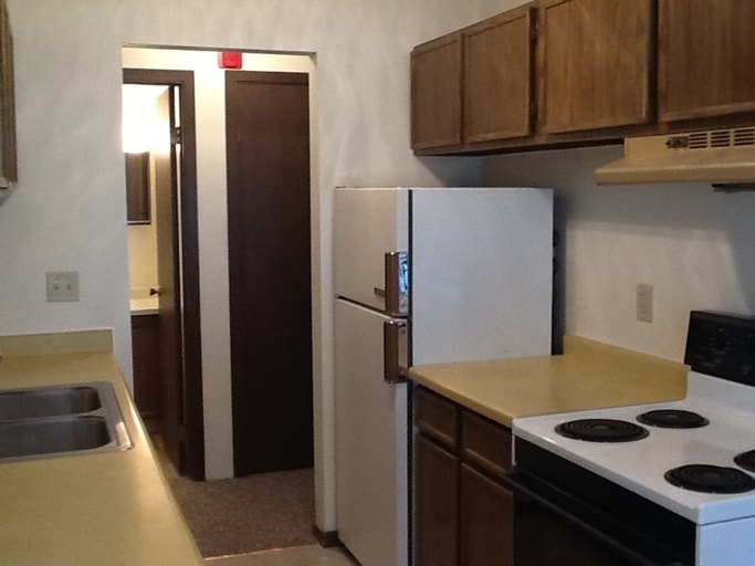Kitchen - 528 Maceman St