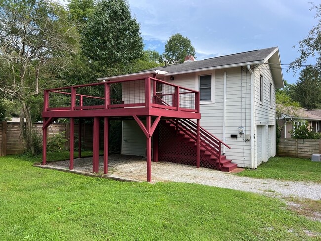 Building Photo - 227 Maple St Rental
