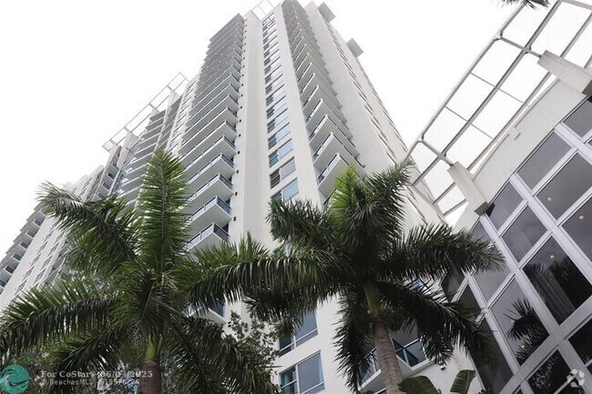 Building Photo - 2681 N Flamingo Rd Unit 2602S Rental