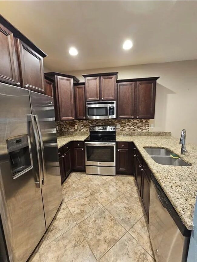 Kitchen - 2127 Wilsons Plover Cir