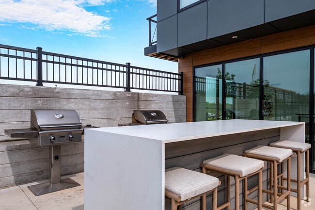 Estaciones de parrilla - COAST at Lakeshore Commons