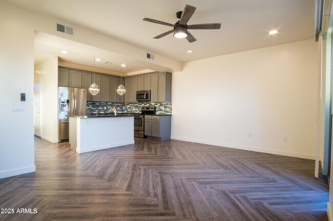 Photo - 1270 E Curry Rd