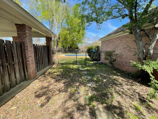 Photo - ** 4 bed 2.5 bath located in Sturbridge includes monthly pool service and chemicals ** Call 334-3...