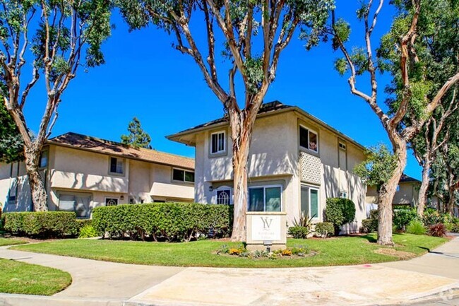 Building Photo - Wonderful 3-bedroom, 2-bath condominium ne...