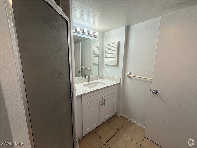 Building Photo - 5323 Summerlin Rd Unit 2316 Rental