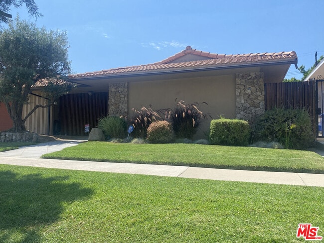 Photo - 6633 S Sherbourne Dr Casa