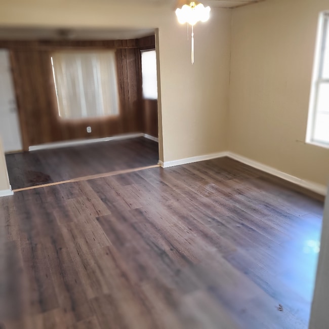 Photo - 2300 W Jefferson St