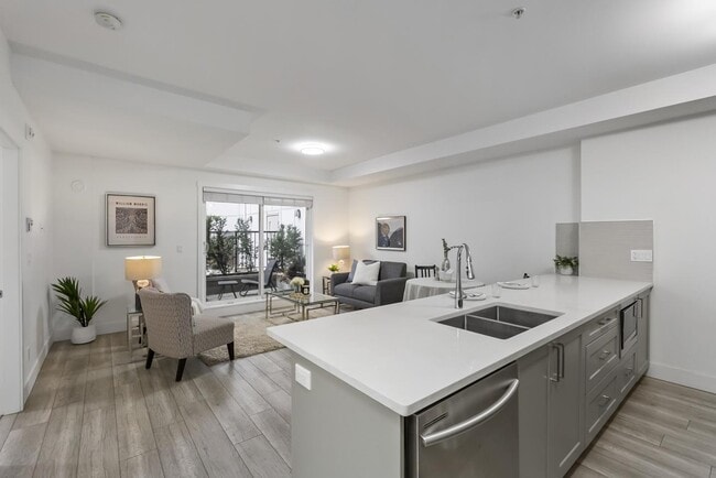 9689-9140 140 St Unit B108