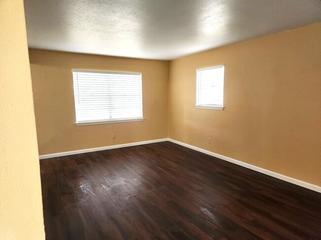 Photo - 528 Shadyway Dr