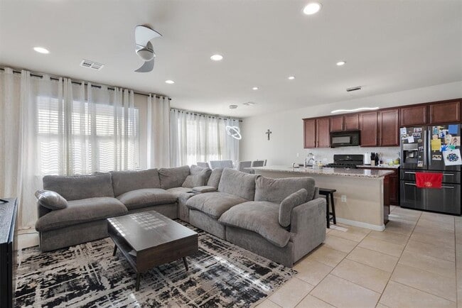 Photo - 417 Epiphany Ln