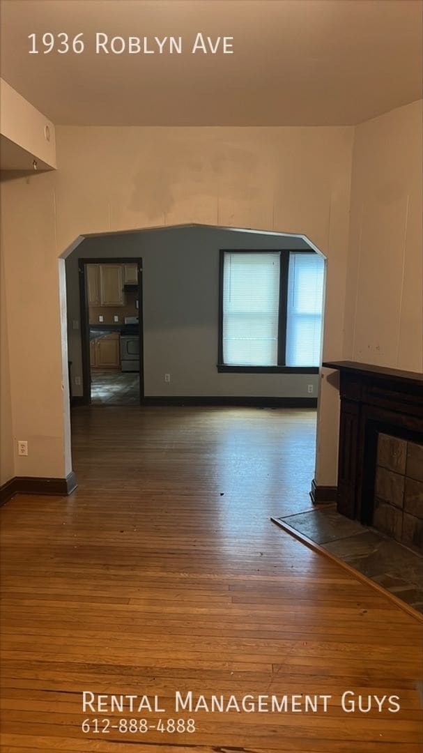 Photo - 1936/1938 Roblyn Ave Unit 1936