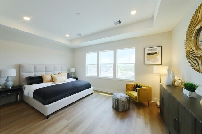 Photo - 1806 Line St