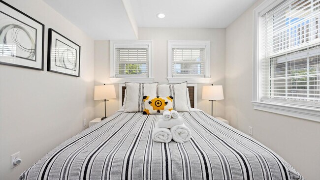 Photo - 54 Wesley Rd Unit ID1308994P