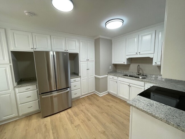 Photo - 606 Poe St SW