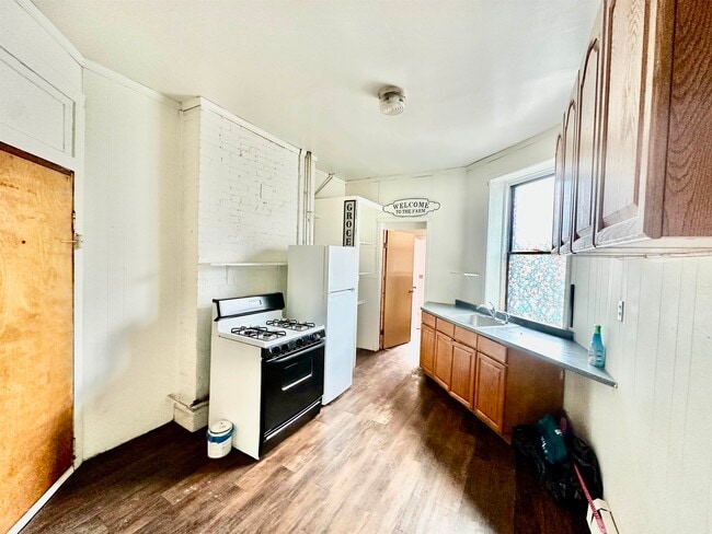 Building Photo - 319 8th St Unit 1R
