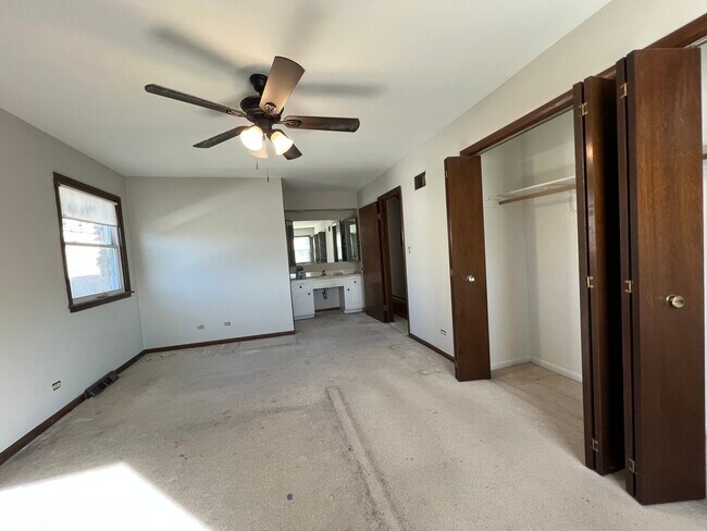 Photo - 5635 W Montrose Ave