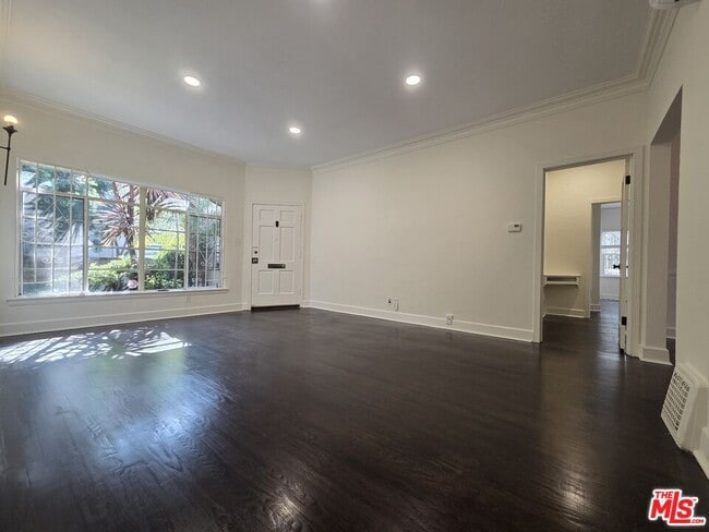 Photo - 107 N Sweetzer Ave Unidad 3/4