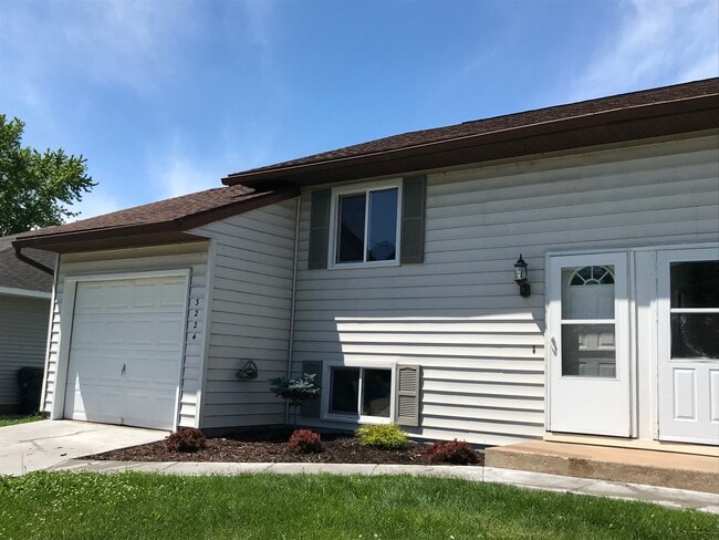 Building Photo - 3224 29th Ct S